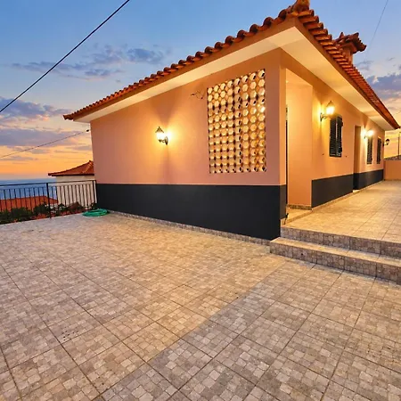 Family House * Santa Cruz (Madeira)
